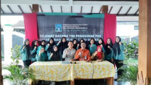 KUNJUNGAN KERJA DARI TP PKK KELURAHAN PURUK CAHU DAN TP PKK KELURAHAN BERIWIT