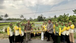 Pemerintah Kalurahan Sinduharjo Serahkan Bantuan Mulsa kepada KWT Sekar Wangi Nglaban